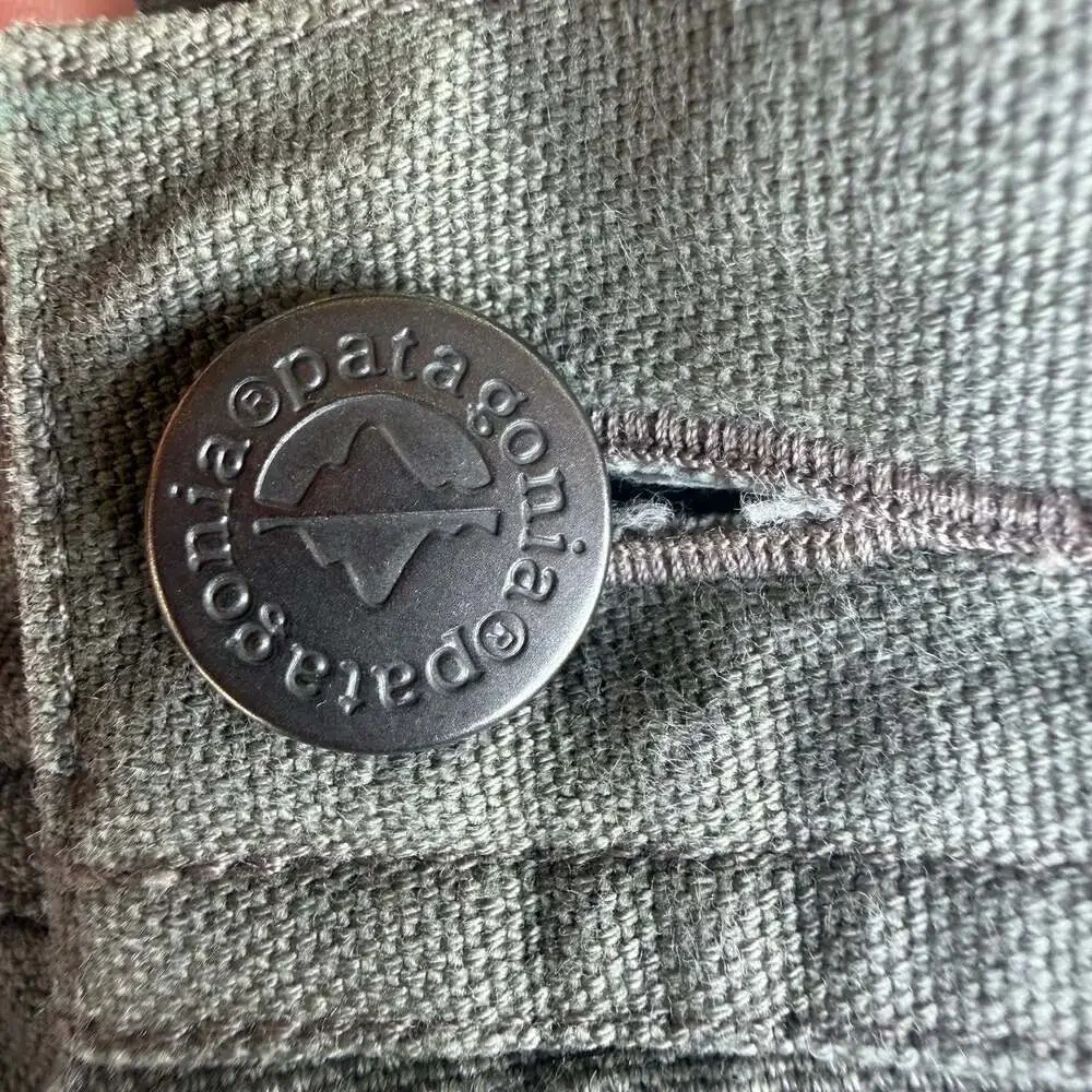 Patagonia Organic Cotton Green Canvas Utility Cargo Shorts Men's Size 32